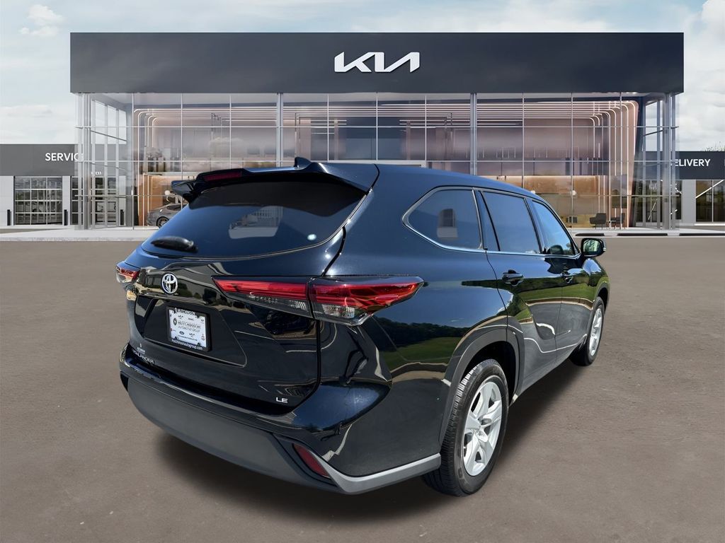 2021 Toyota Highlander LE 11