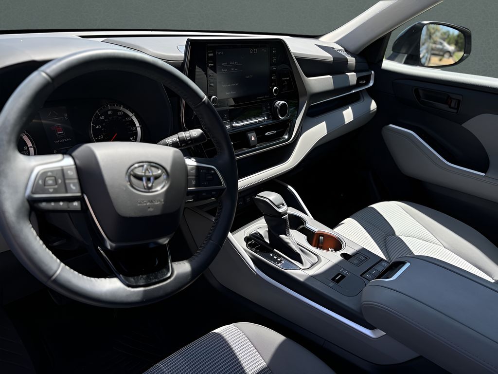 2021 Toyota Highlander LE 15