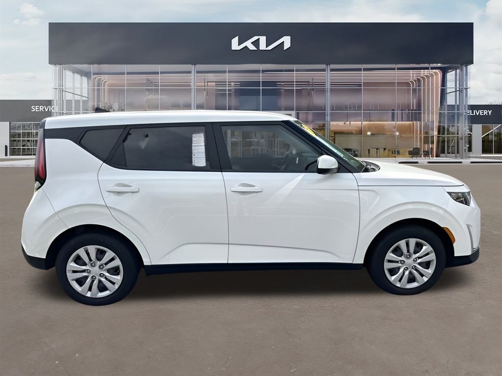 2023 Kia Soul LX 10