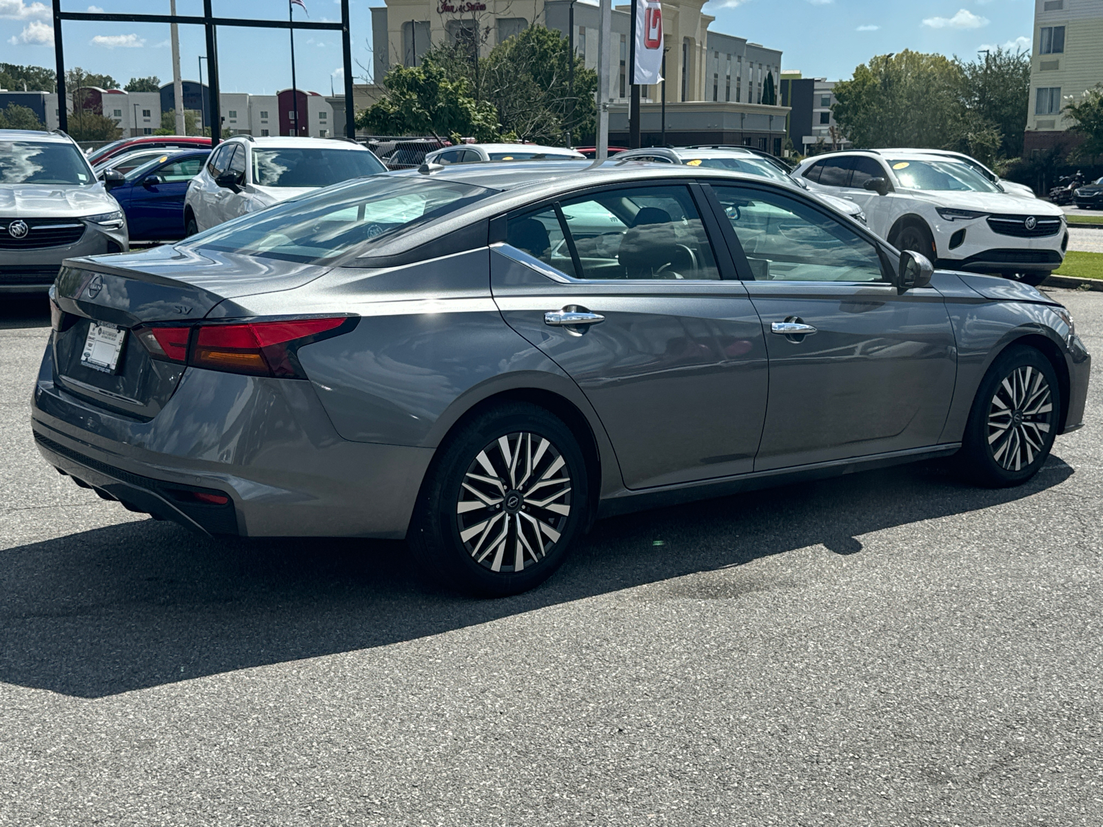 2023 Nissan Altima 2.5 SV 5