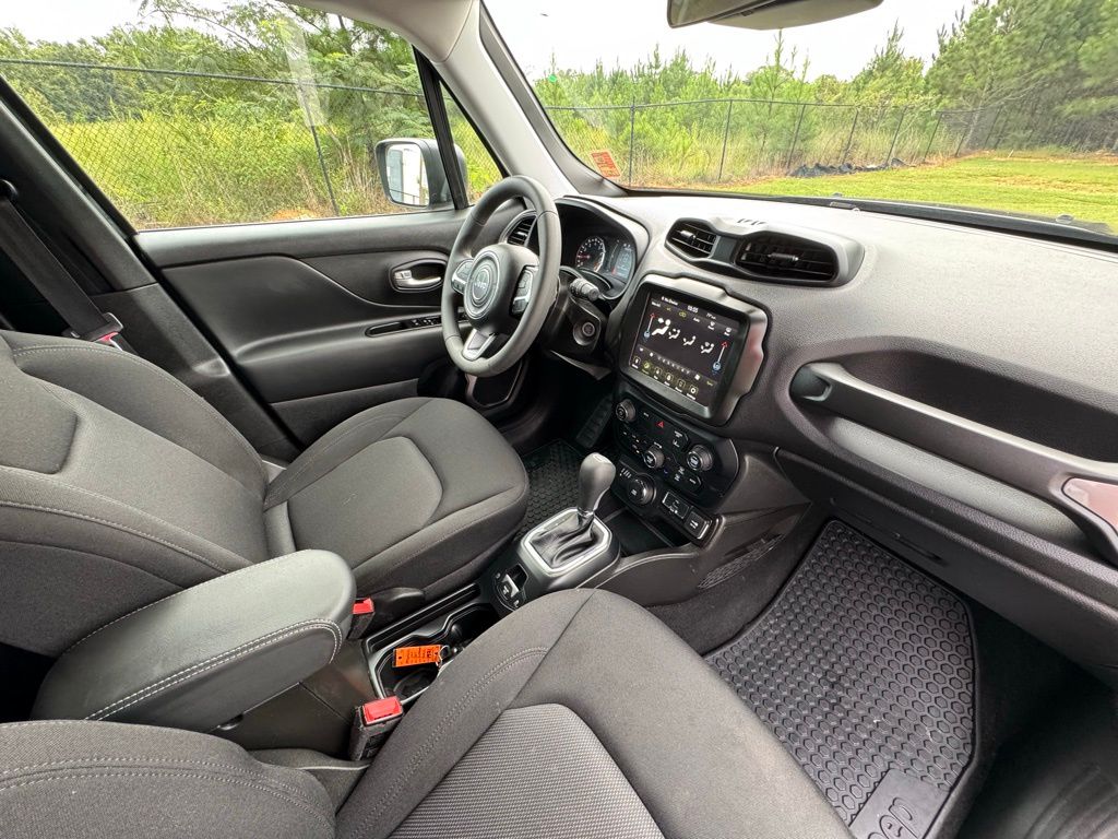 2023 Jeep Renegade Latitude 28