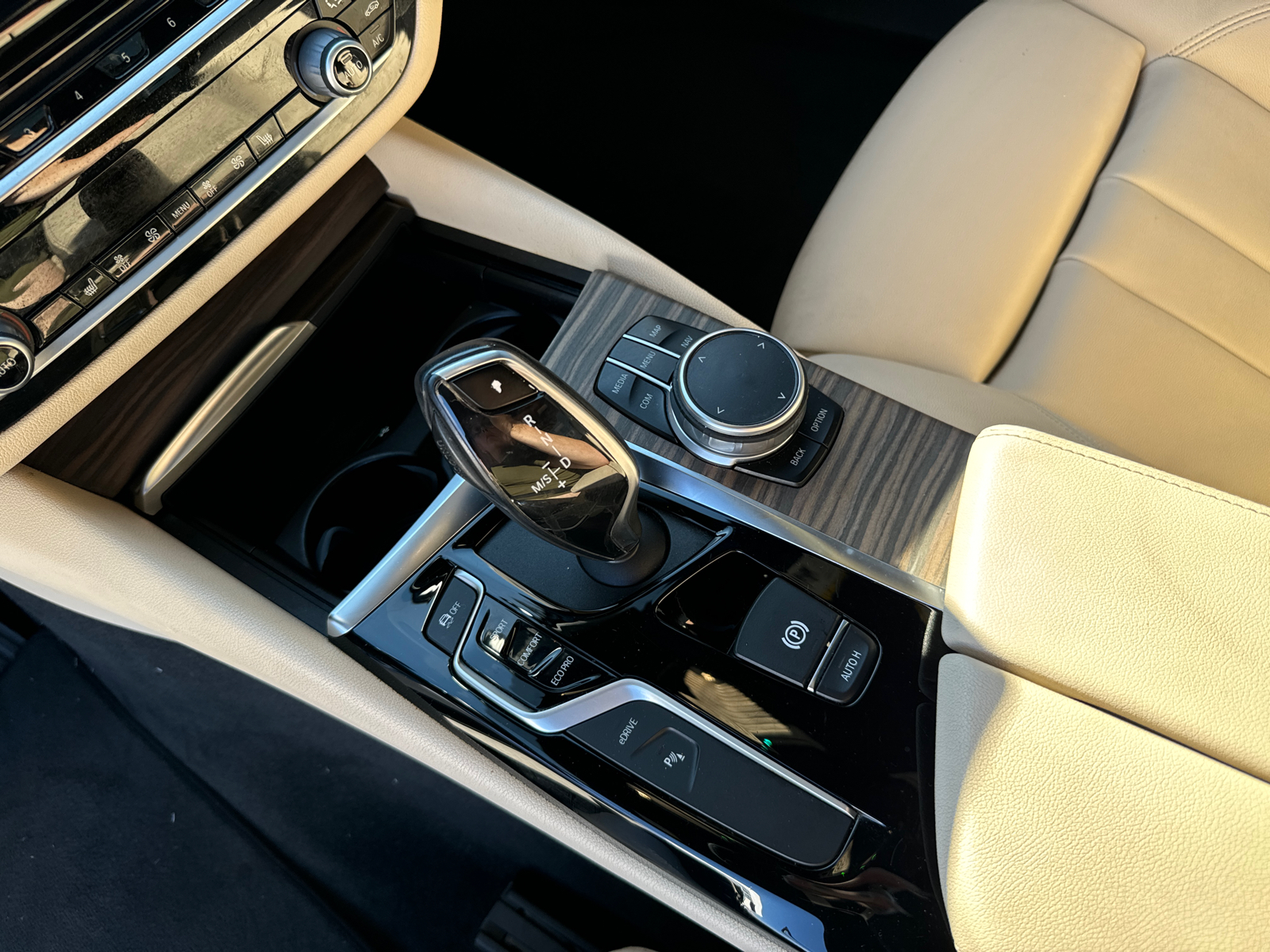 2019 BMW 5 Series 530e iPerformance 37