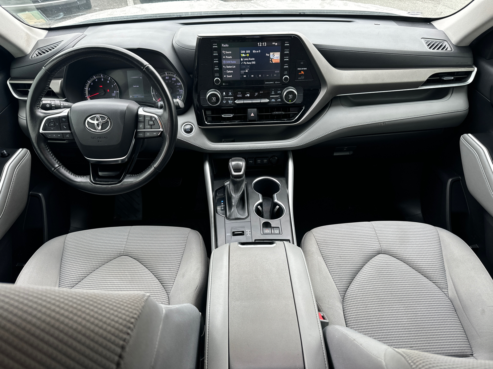 2020 Toyota Highlander LE 26