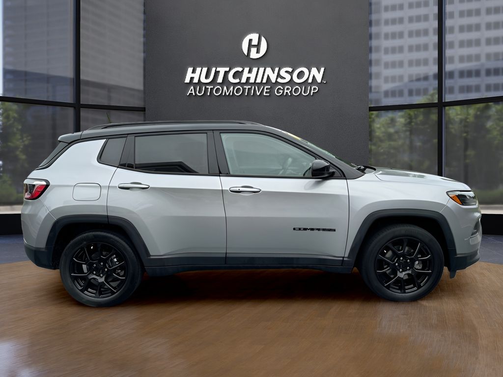 2022 Jeep Compass Altitude 10