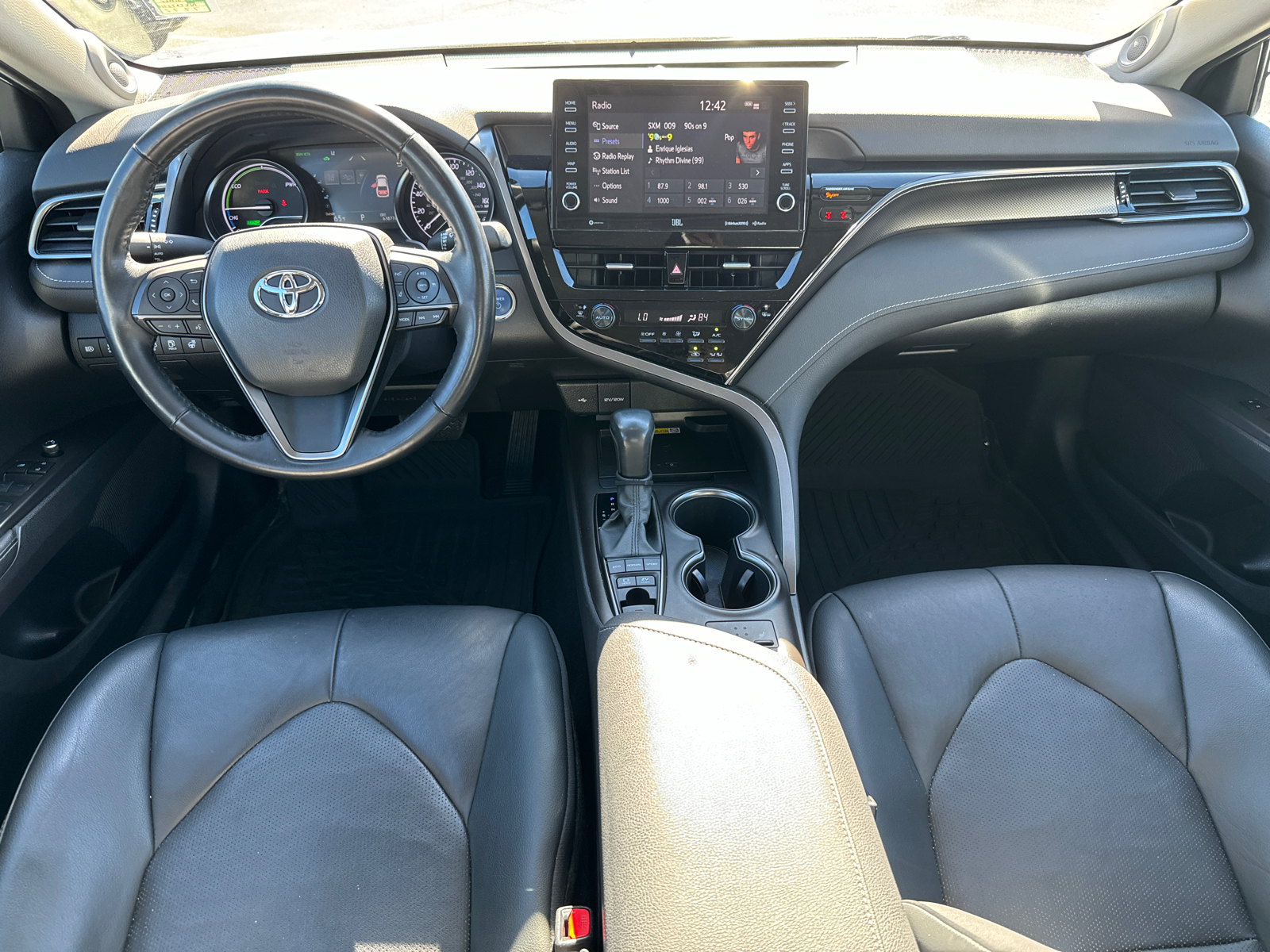 2022 Toyota Camry Hybrid XSE 23