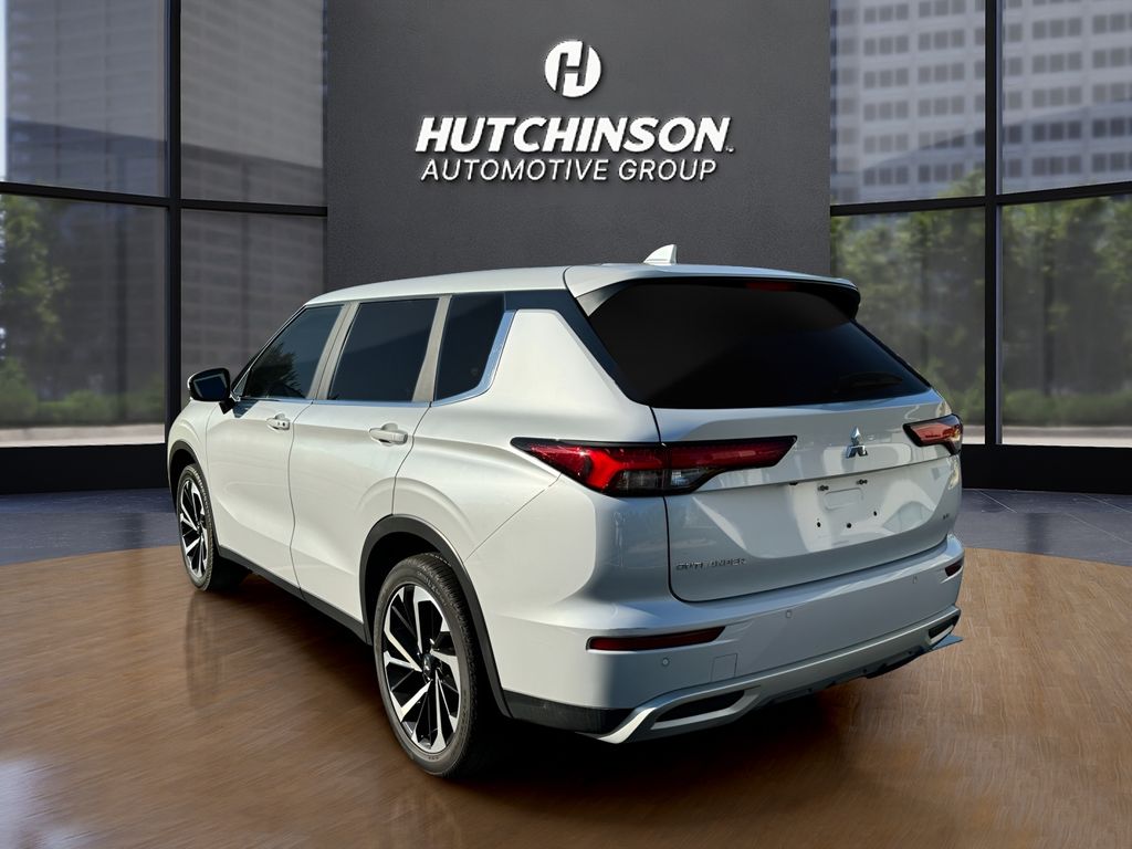 2022 Mitsubishi Outlander SE 4