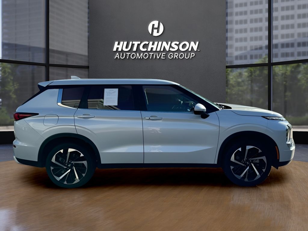 2022 Mitsubishi Outlander SE 10