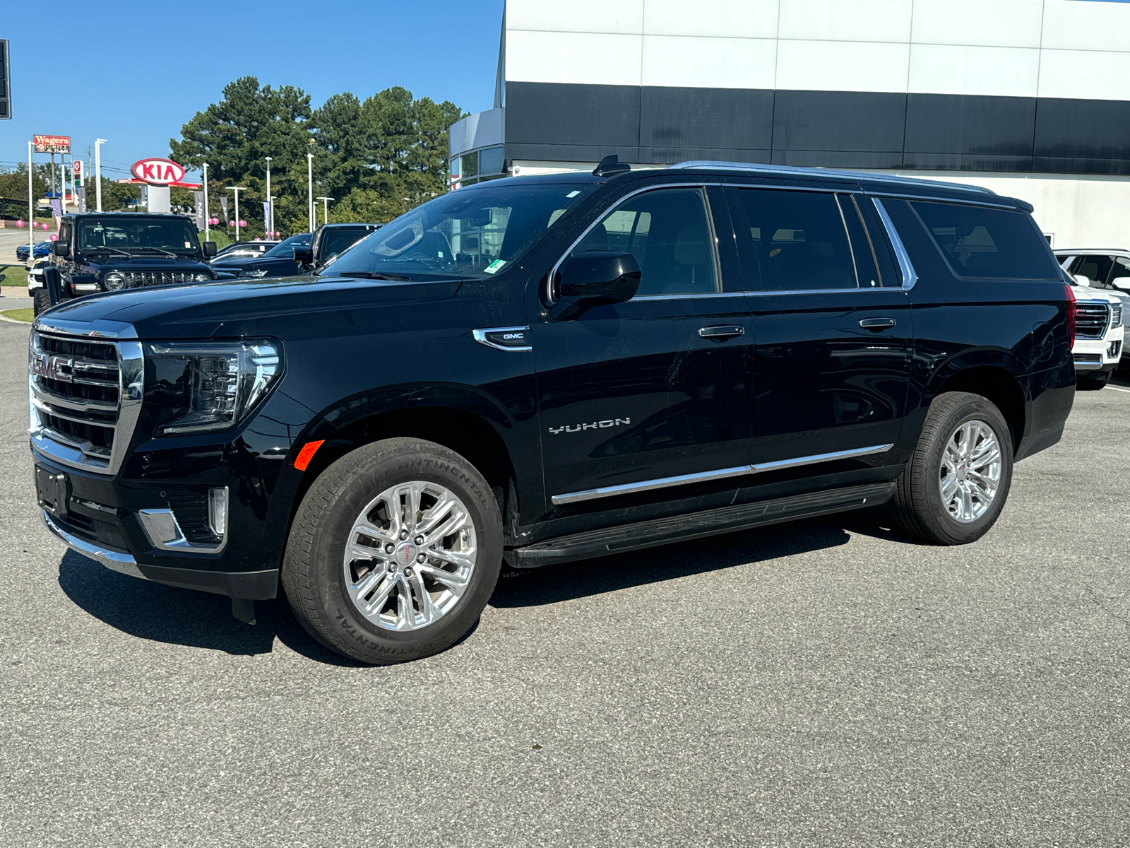 2023 GMC Yukon XL SLT 1