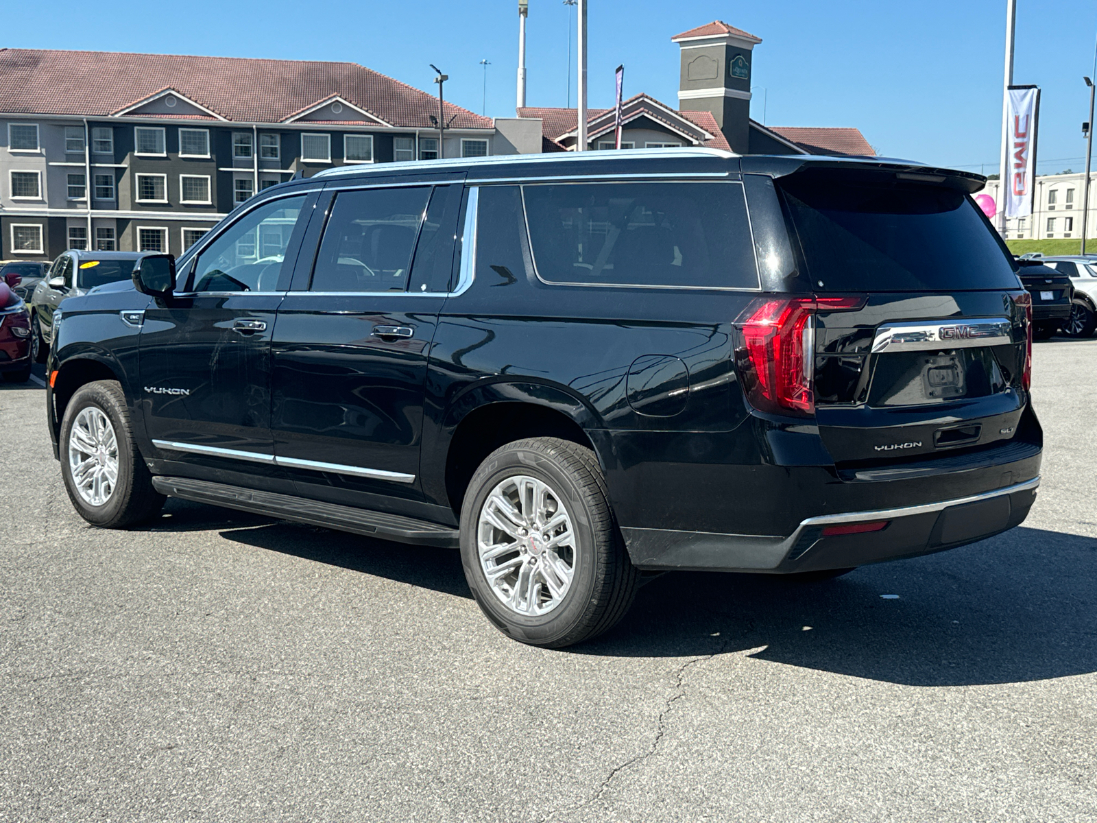 2023 GMC Yukon XL SLT 7