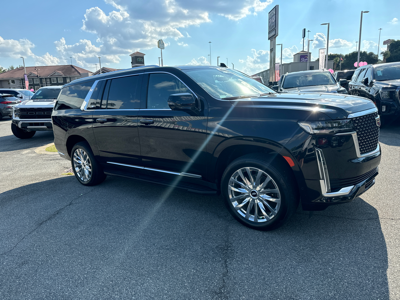 2023 Cadillac Escalade ESV Premium 3