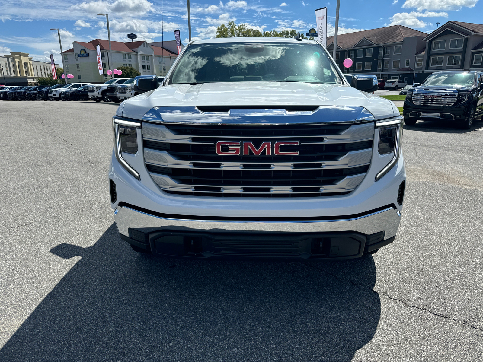 2024 GMC Sierra 1500 SLE 2