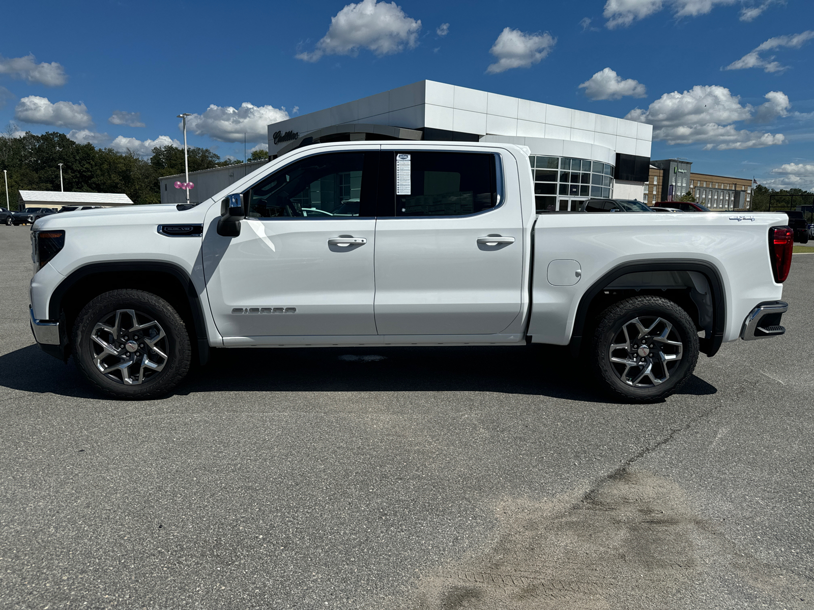 2024 GMC Sierra 1500 SLE 8