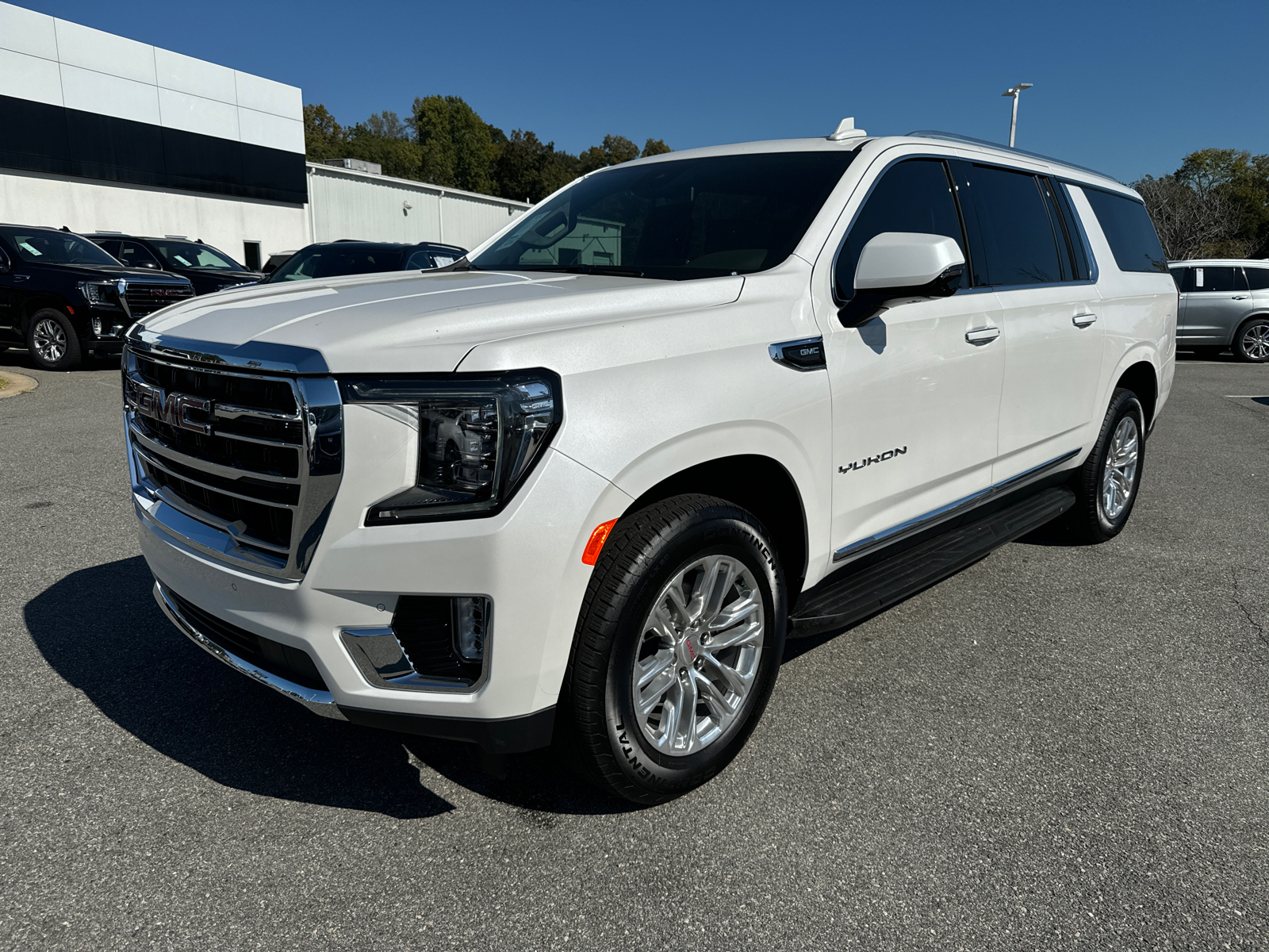 2024 GMC Yukon XL SLT 1