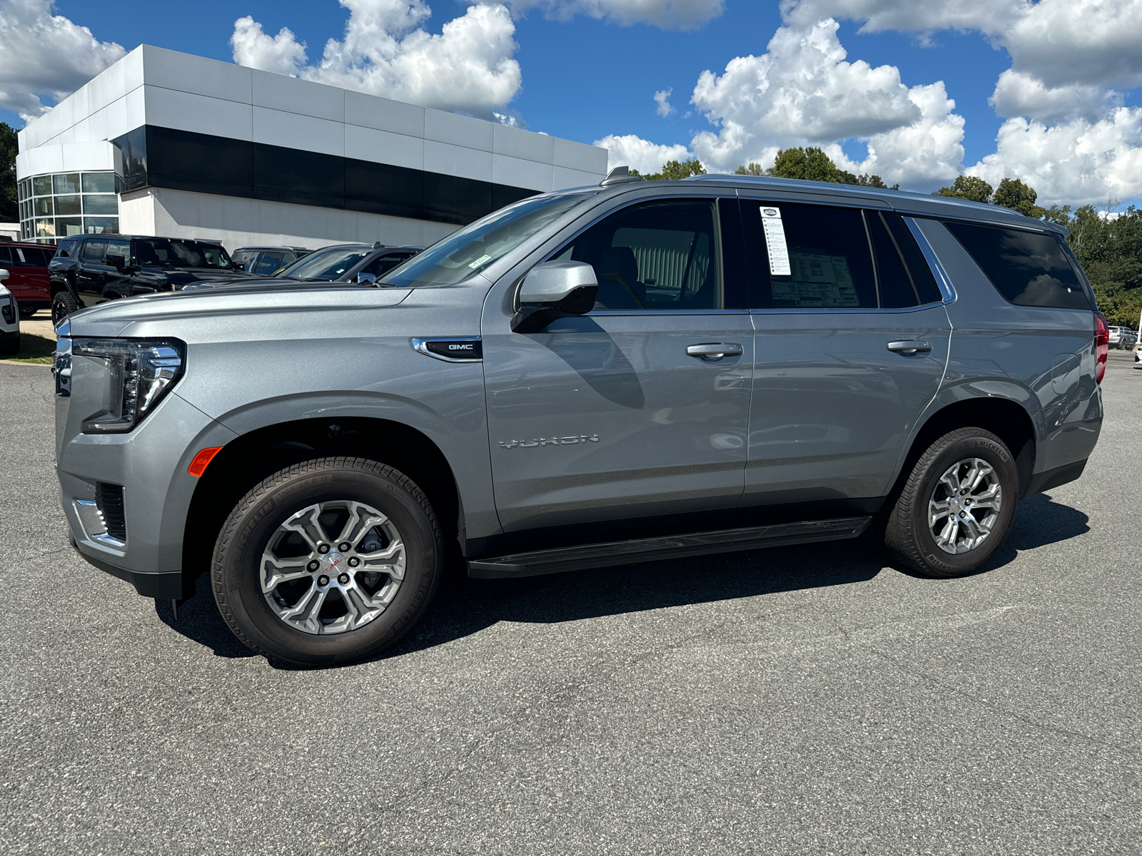 2024 GMC Yukon SLE 1