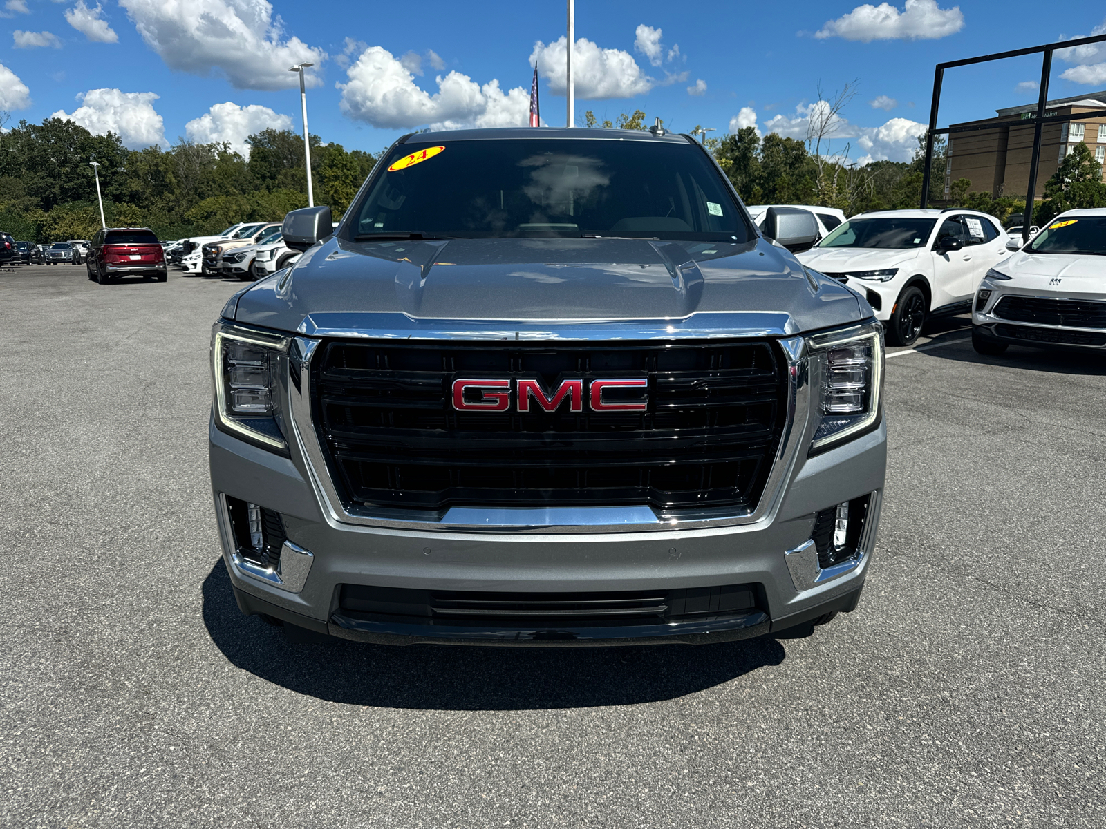 2024 GMC Yukon SLE 2