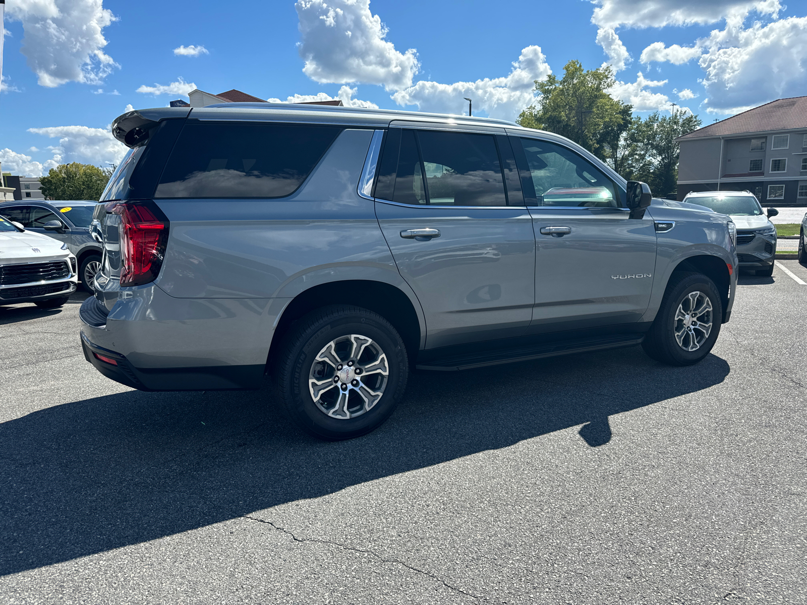 2024 GMC Yukon SLE 5