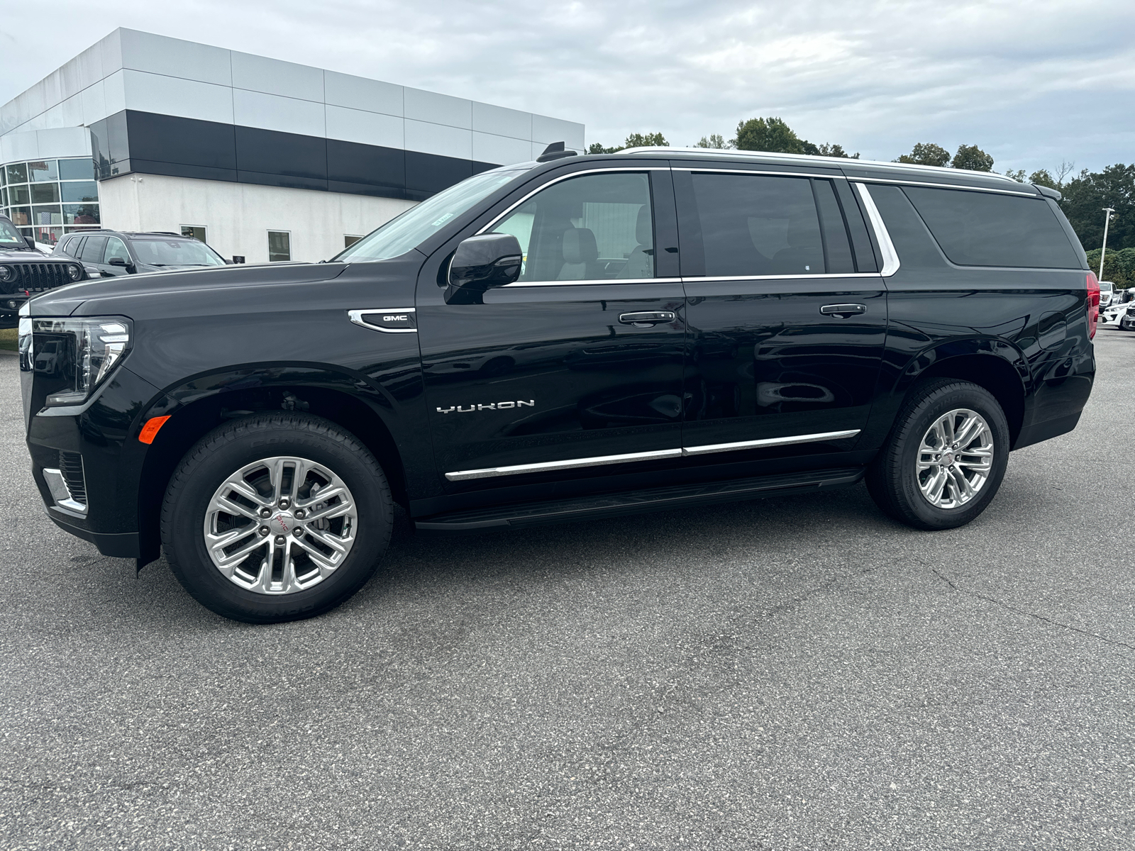 2024 GMC Yukon XL SLT 1