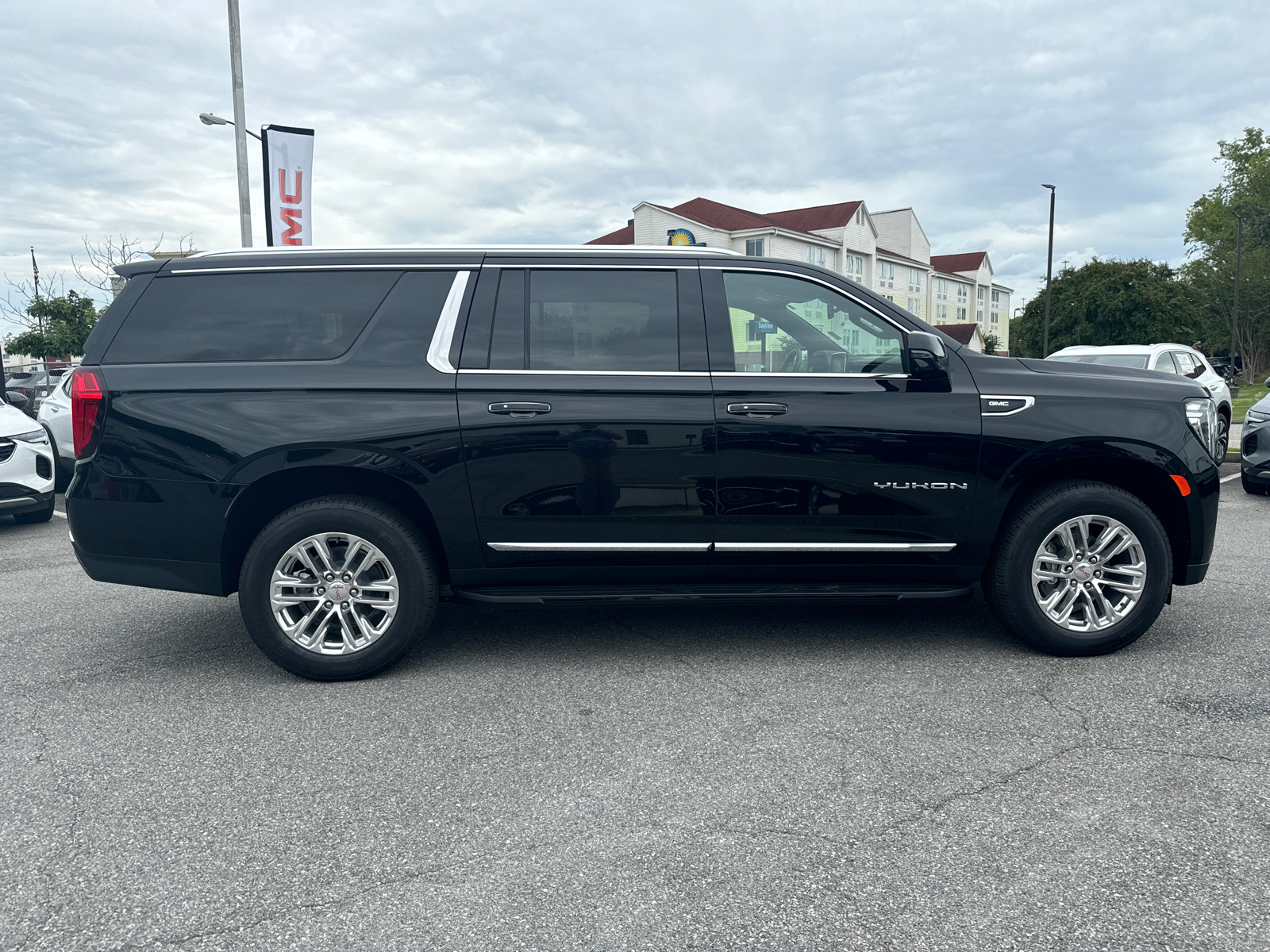 2024 GMC Yukon XL SLT 4