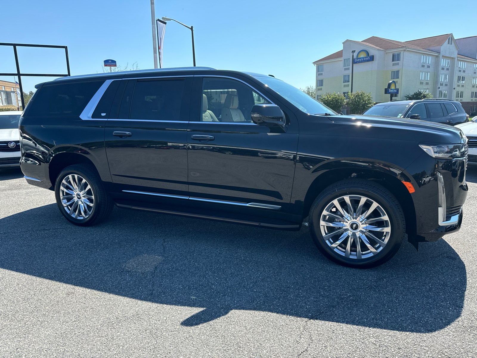 2024 Cadillac Escalade ESV Premium 3