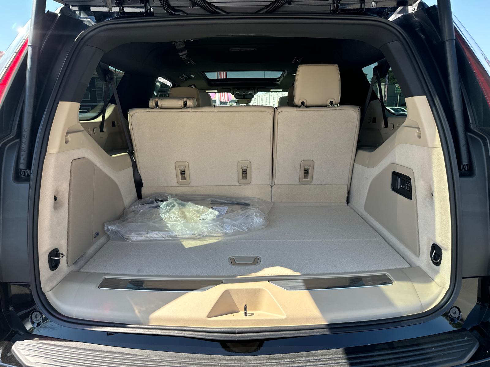 2024 Cadillac Escalade ESV Premium 18