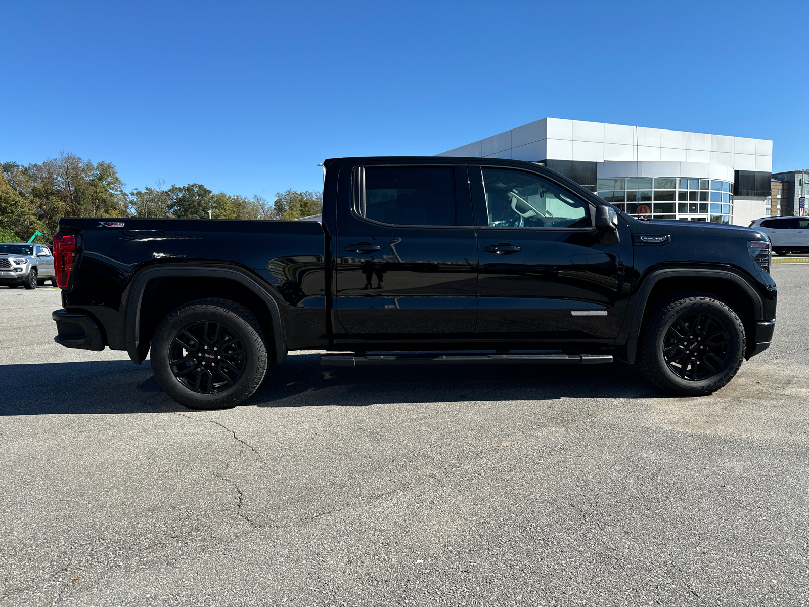 2024 GMC Sierra 1500 Elevation 2