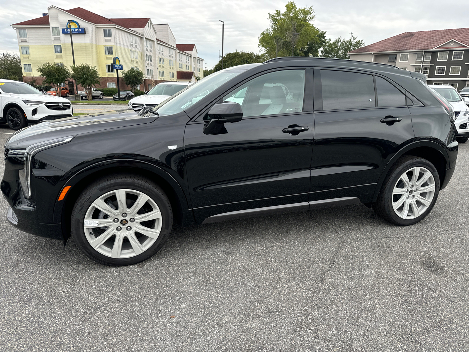 2025 Cadillac XT4 Sport 3