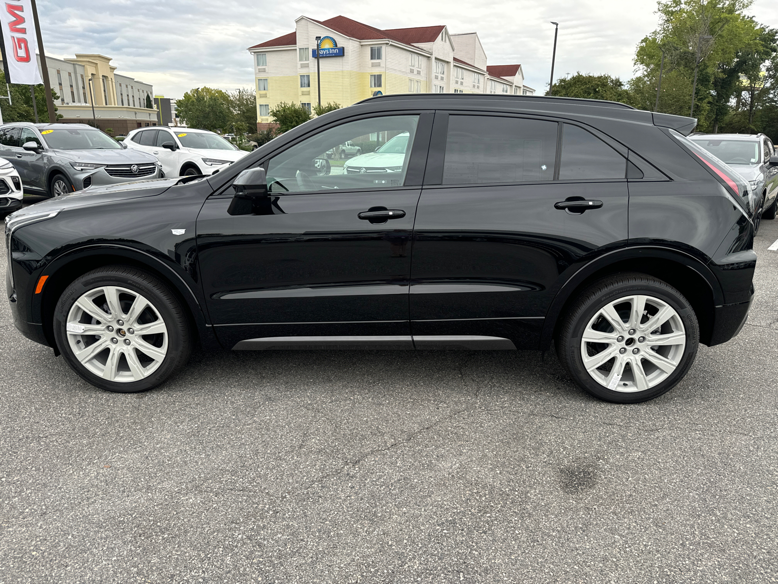 2025 Cadillac XT4 Sport 8