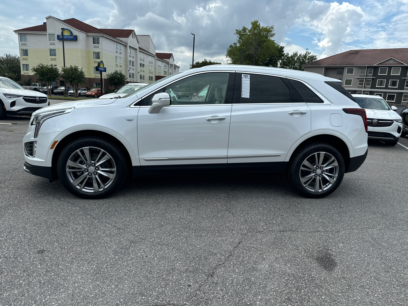 2025 Cadillac XT5 Premium Luxury 8