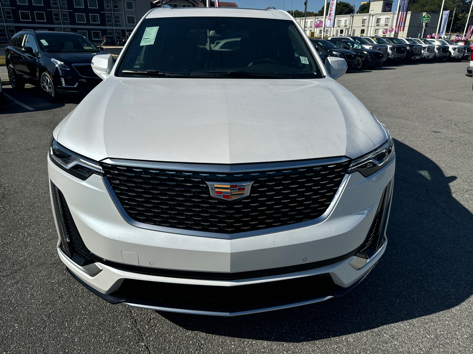 2025 Cadillac XT6 Luxury 2