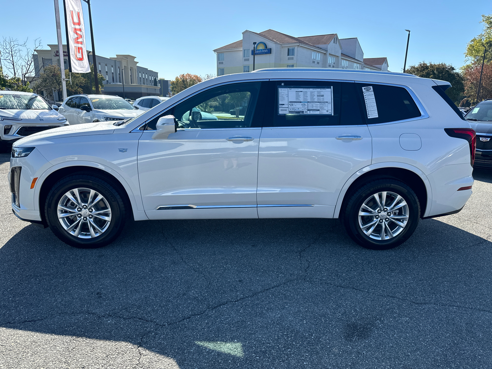 2025 Cadillac XT6 Luxury 8