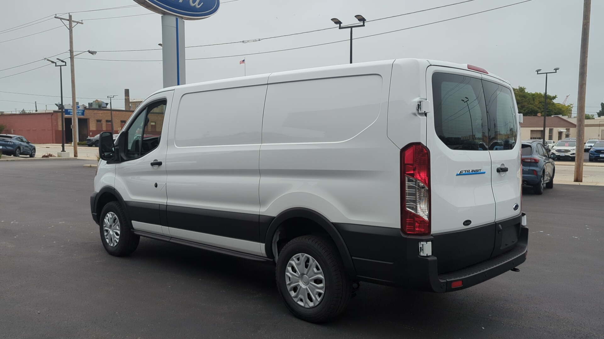 2023 Ford E-Transit Cargo Van  9