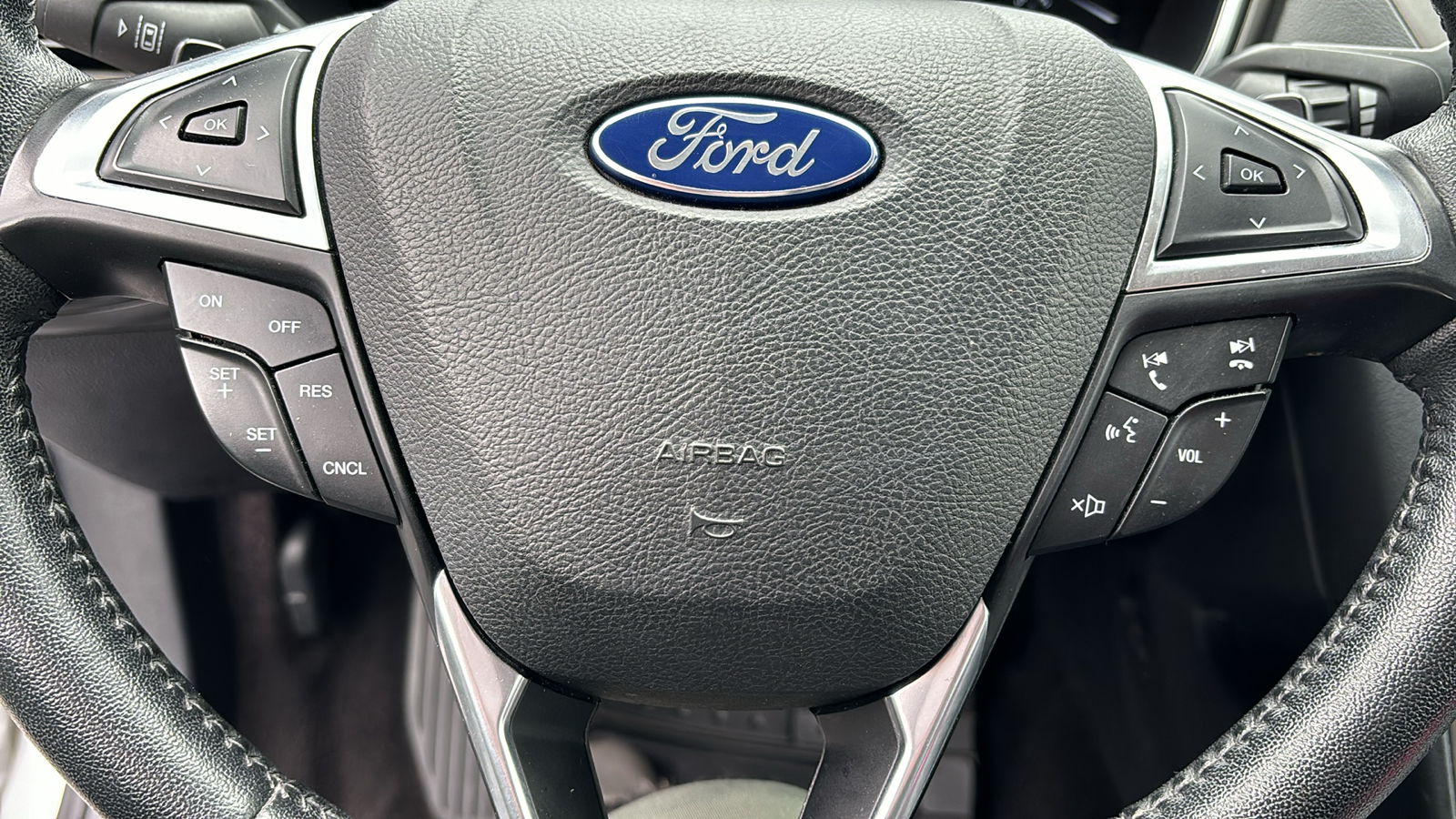 2017 Ford Fusion SE 16