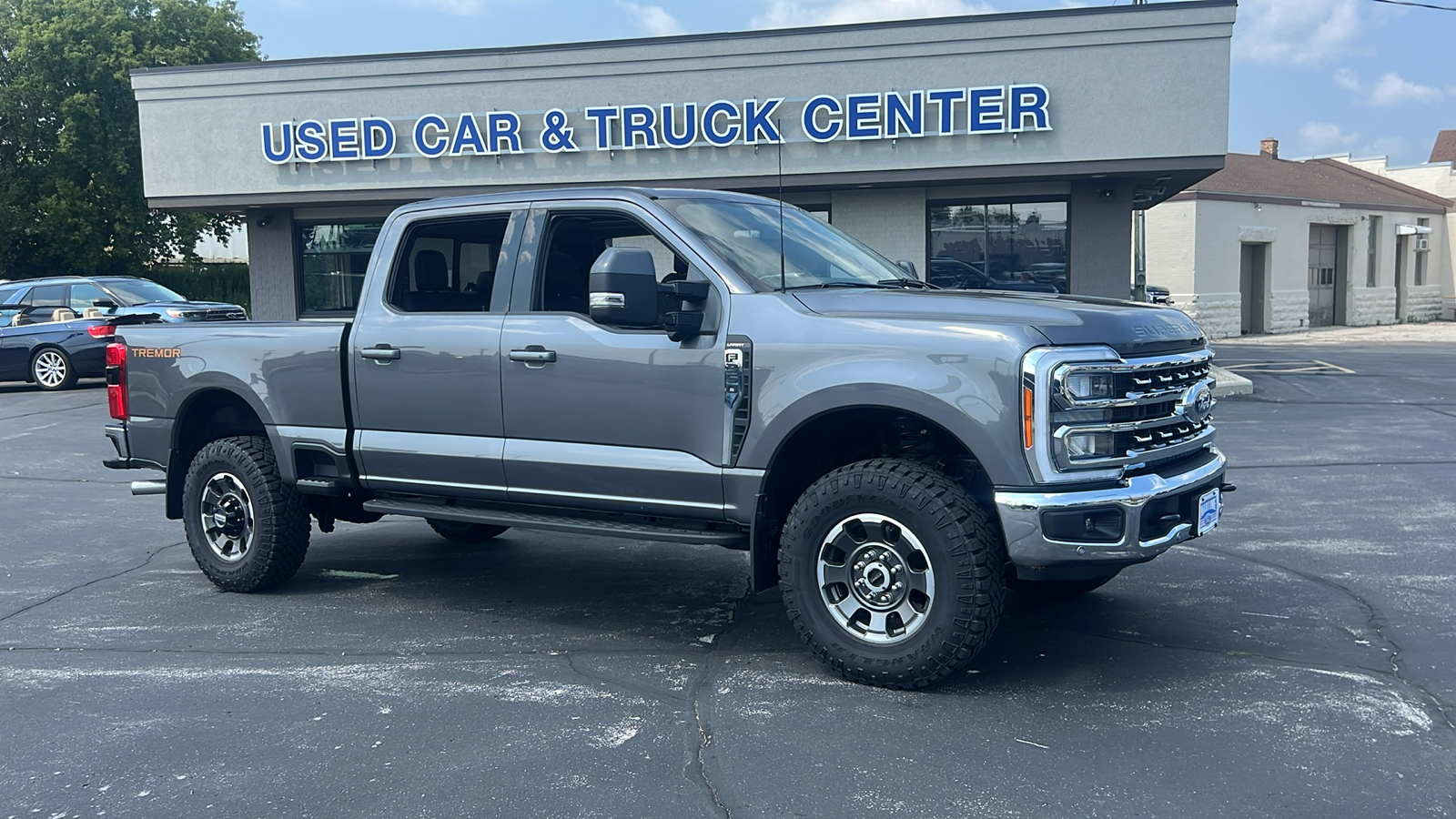 2023 Ford Super Duty F-350 SRW LARIAT 1