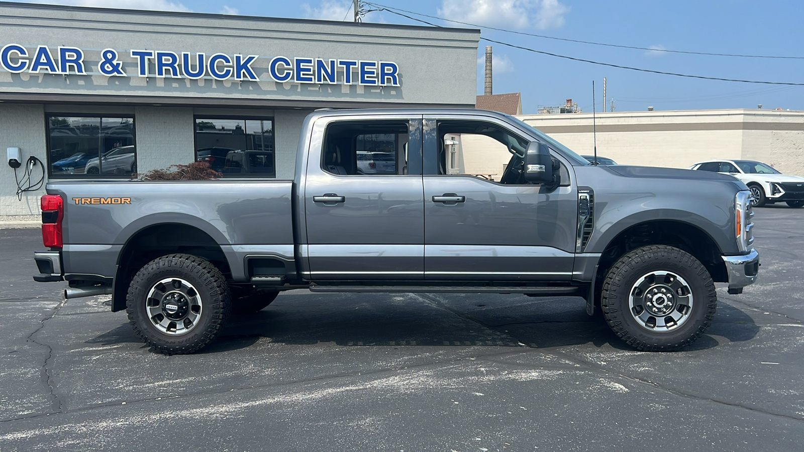 2023 Ford Super Duty F-350 SRW LARIAT 2