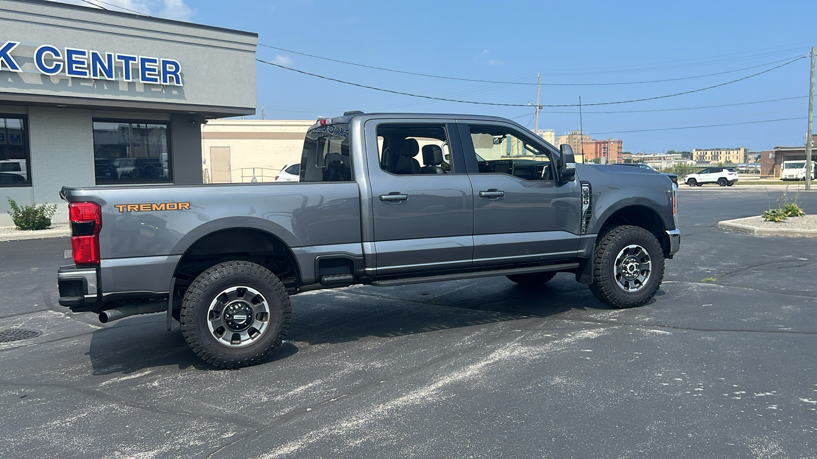 2023 Ford Super Duty F-350 SRW LARIAT 3