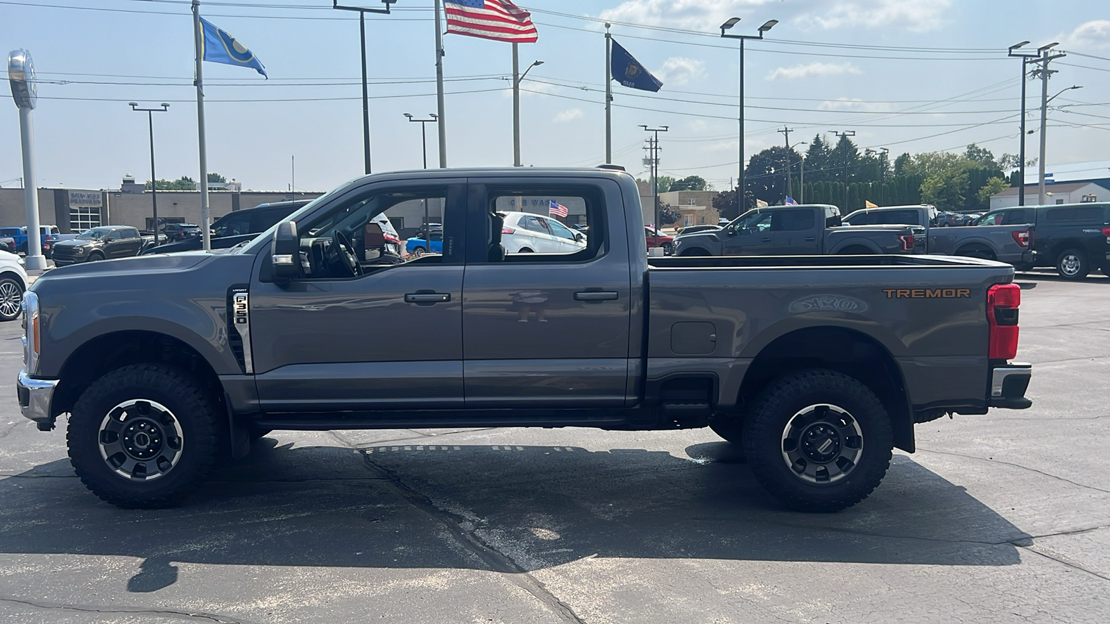 2023 Ford Super Duty F-350 SRW LARIAT 6