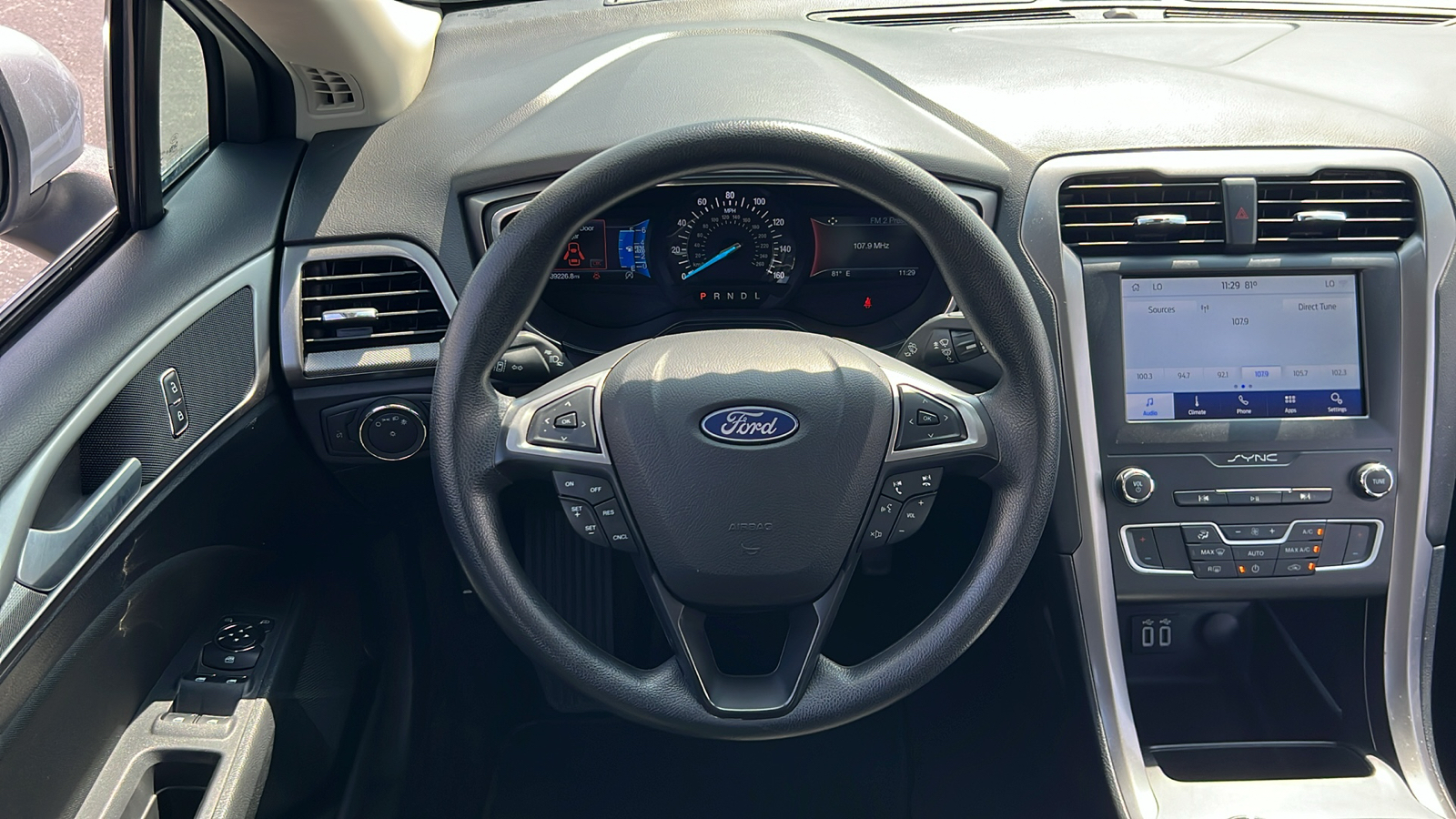 2020 Ford Fusion SE 9