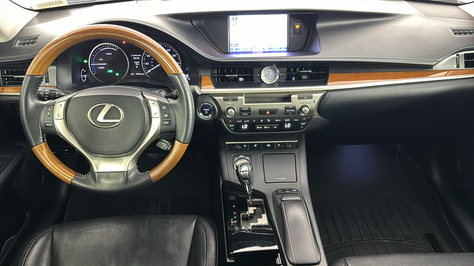 2014 Lexus ES 300h 9