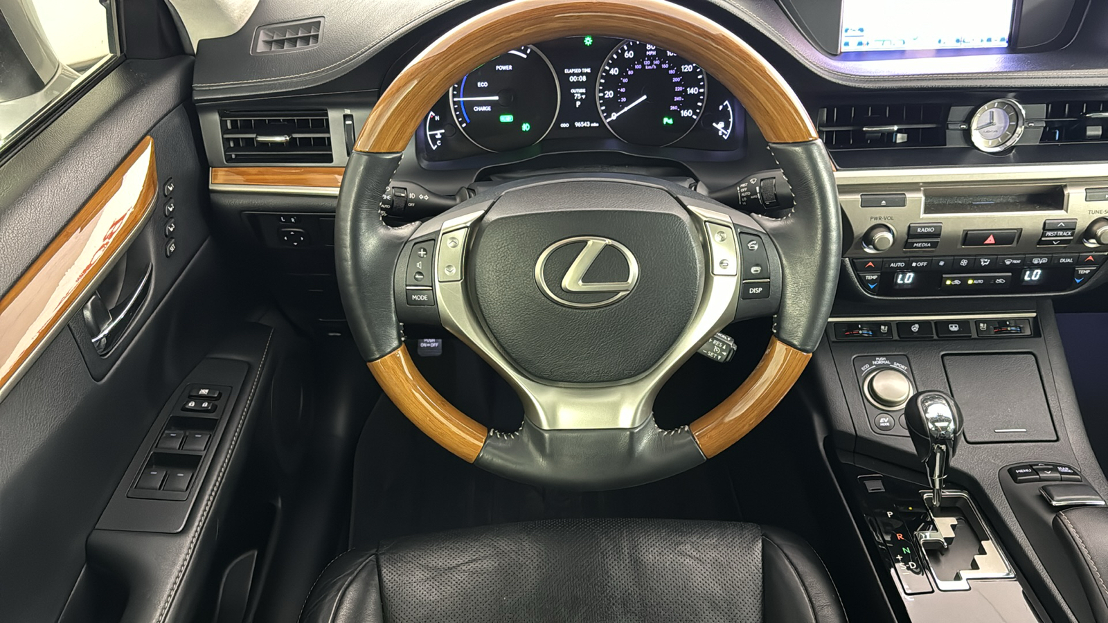 2014 Lexus ES 300h 10