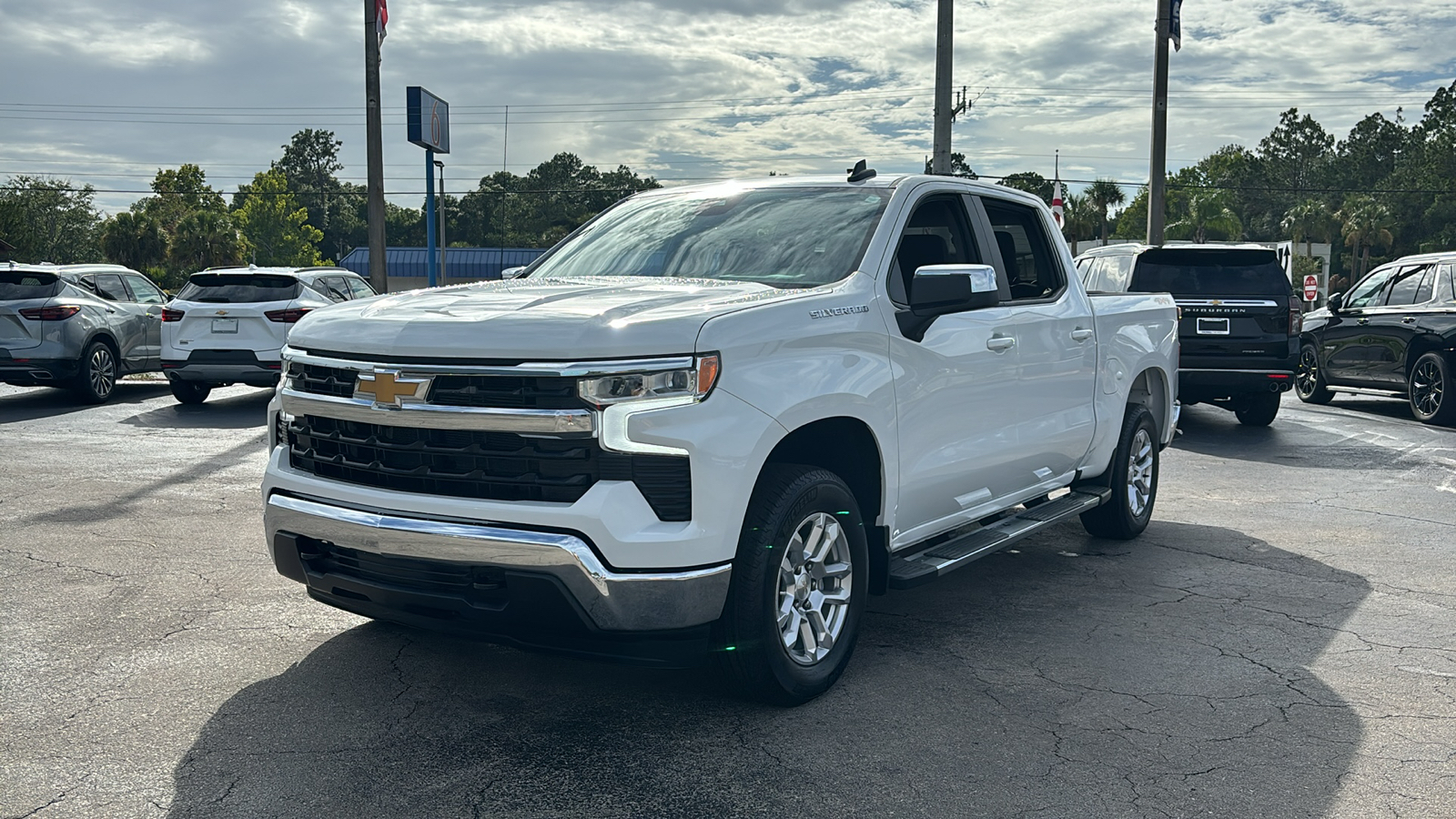 2023 Chevrolet Silverado 1500 LT 3