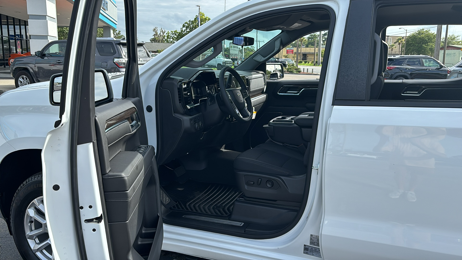 2023 Chevrolet Silverado 1500 LT 7