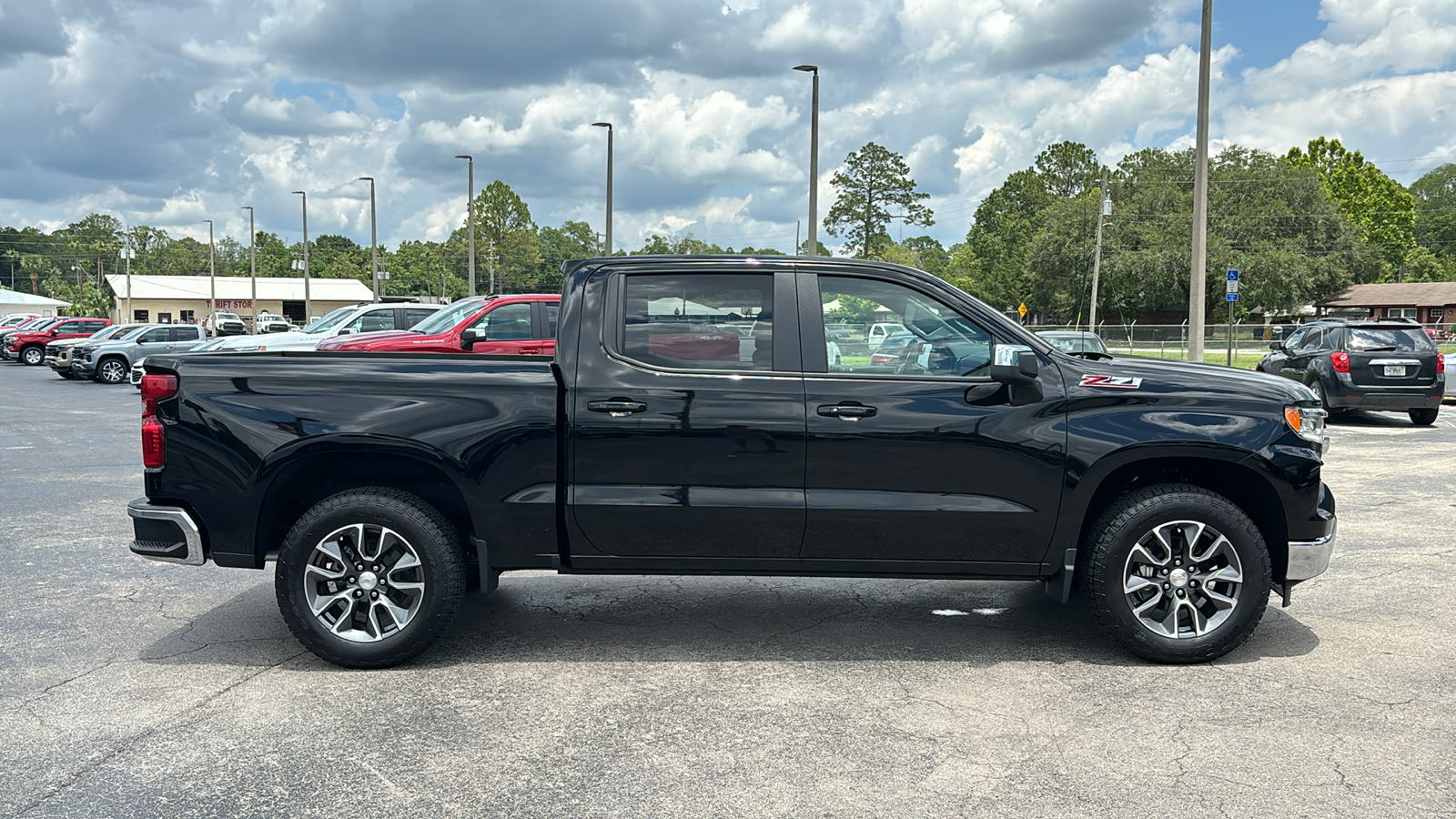 2024 Chevrolet Silverado 1500 LT 30