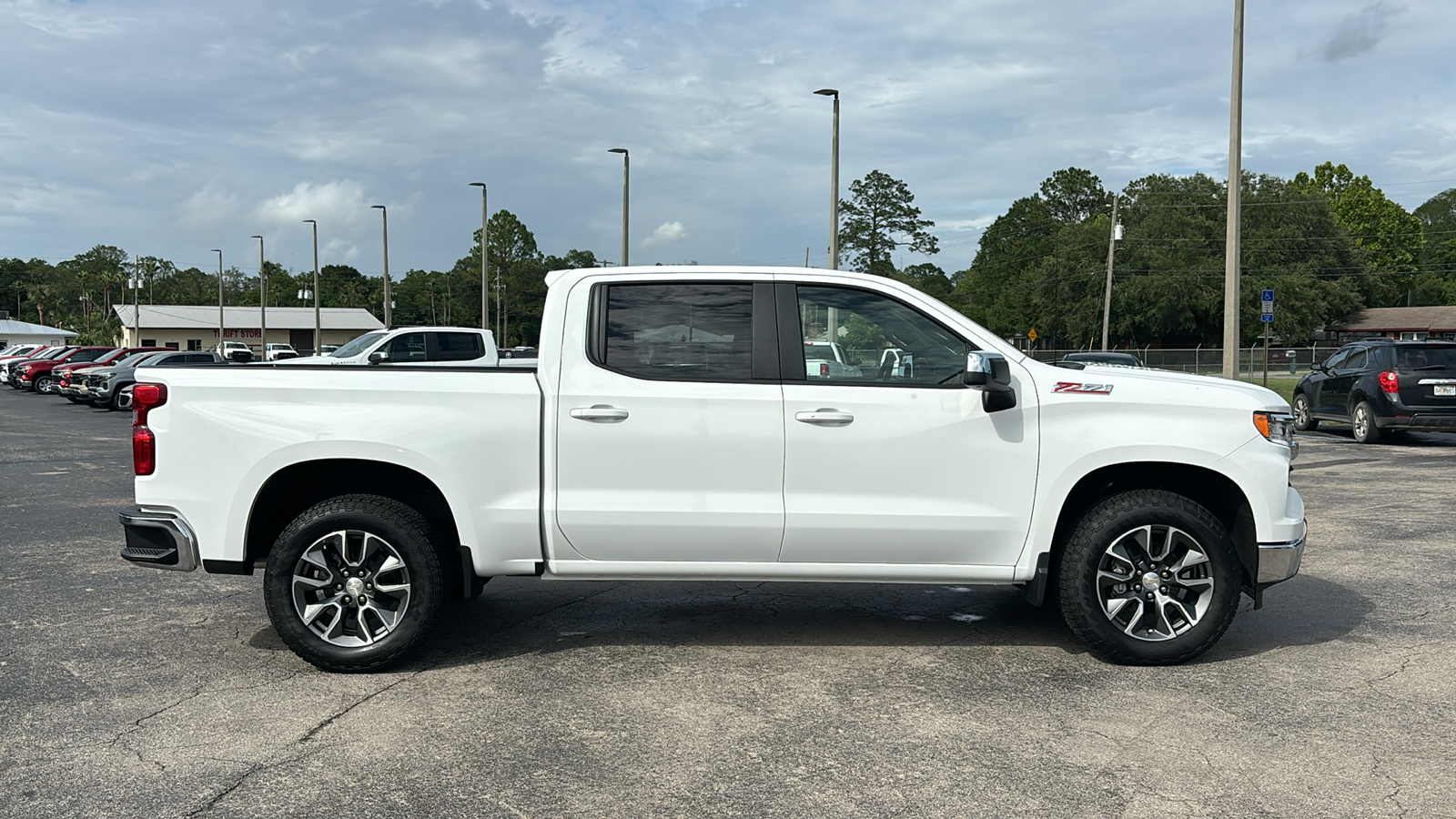 2024 Chevrolet Silverado 1500 LT 30