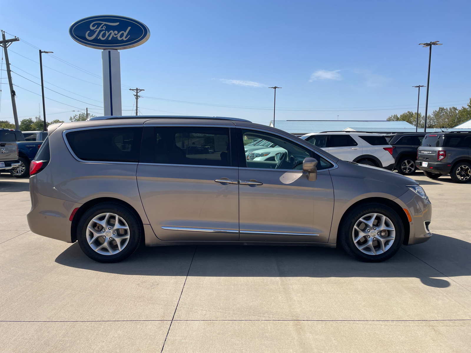 2018 Chrysler Pacifica Touring L Plus 8