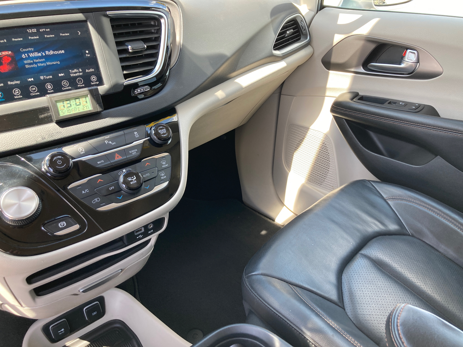 2020 Chrysler Pacifica Touring L 30