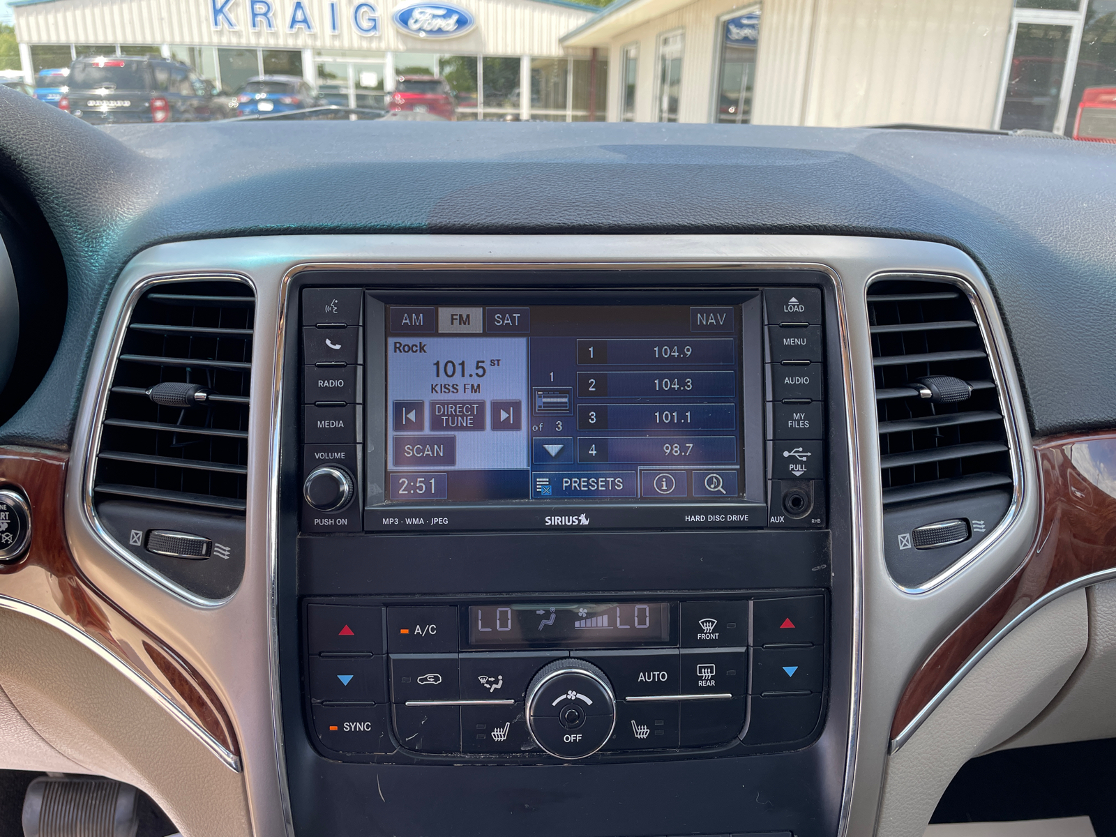 2011 Jeep Grand Cherokee Limited 19