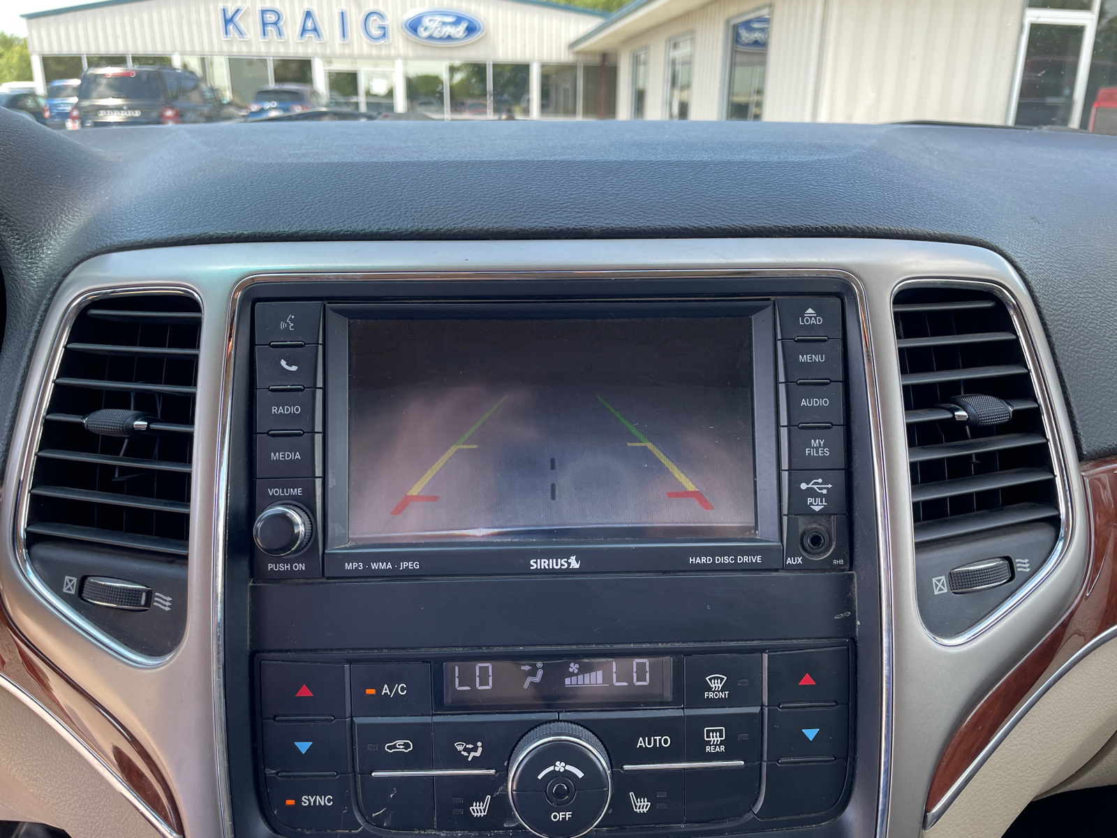 2011 Jeep Grand Cherokee Limited 32