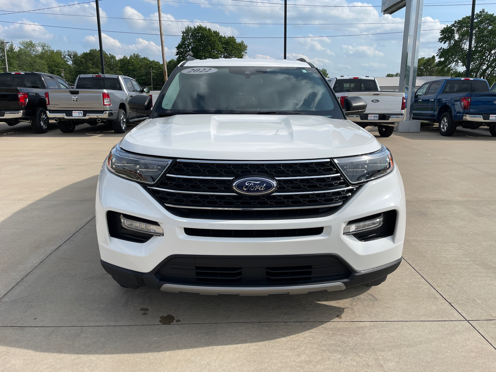 2022 Ford Explorer XLT 2