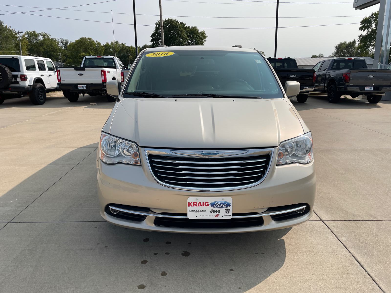 2016 Chrysler Town & Country Touring 2