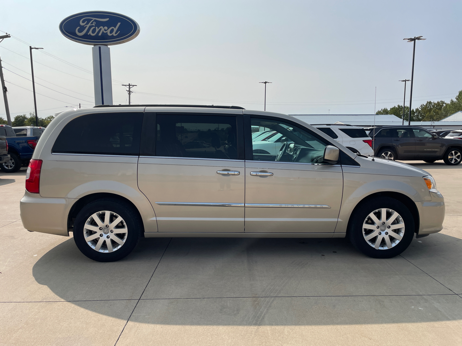 2016 Chrysler Town & Country Touring 8